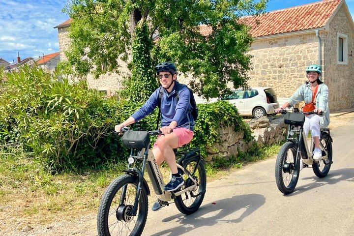 Sunset E cykeltur og vinsmagning på Hvar Island