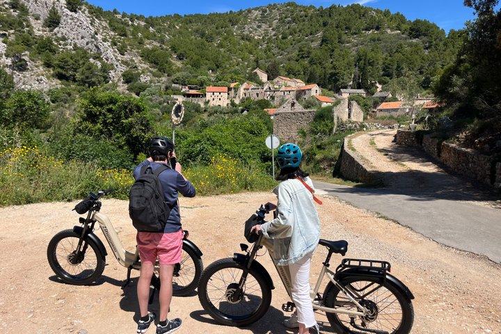 サンセットEバイクツアーとワインテイスティング(フバール島)