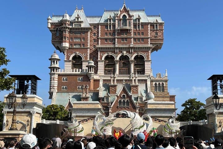 Tokyo Disneysea & Disneyland same-day 2-Park Ticket with Subway