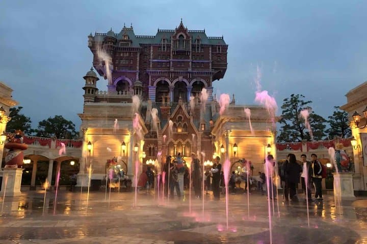 Tokyo Disneysea & Disneyland same-day 2-Park Ticket with Subway