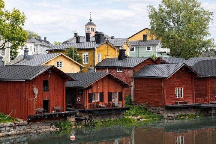 PRIVATO Helsinki & Porvoo in auto: città vecchia e storie locali