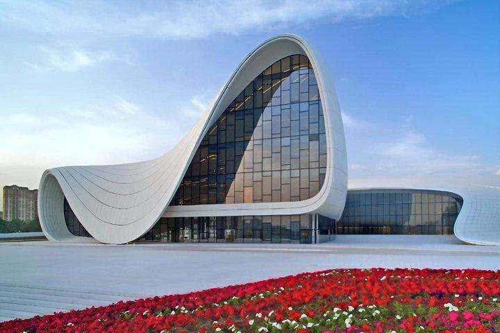 Baku Across Eras: Fogo, fortalezas e petróleo