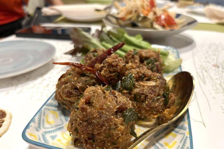 チャイナタウントゥクトゥク&ウォーキングフードツアー(10試飲6ストップ)