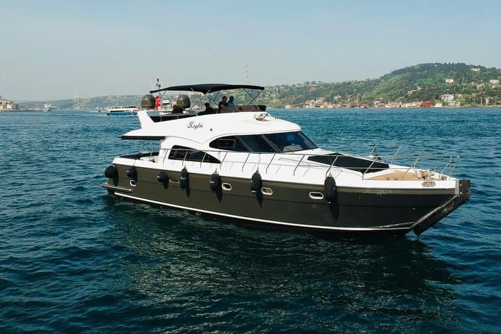 Luxury yacht experience on the Bosphorus in Istanbul