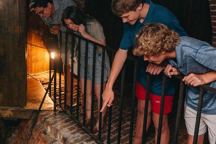 Charleston Ghost & Dungeon Night-Time Walking Tour med adgang til Provost Dungeon