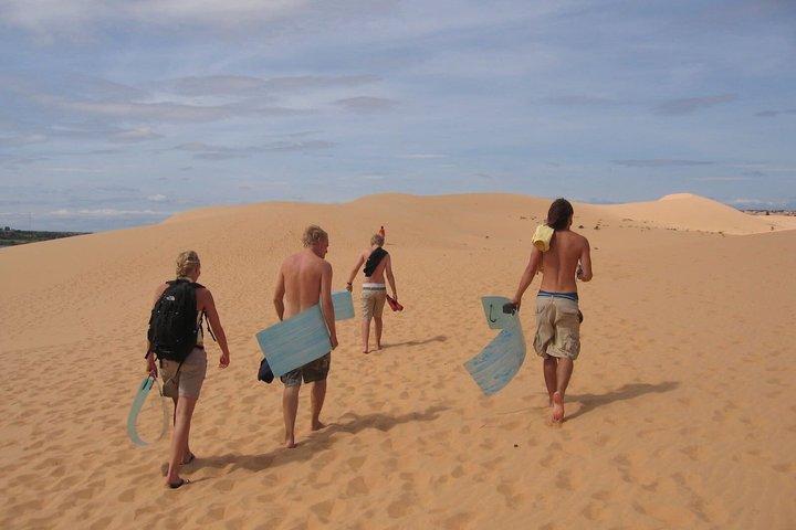 Entdecken Sie Mui Ne : Sanddünen, Fischerdorf und Sonnenuntergang
