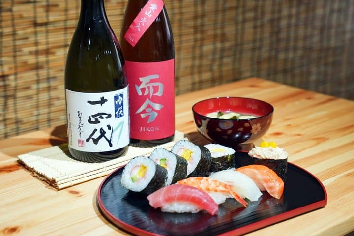 Tokyo Tsukiji Fish Market Tour & Sushi Making class with Pro Chef
