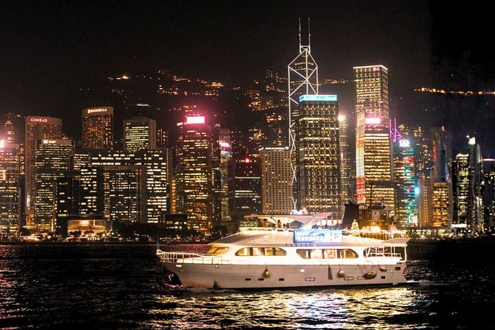 Victoria Harbour Yacht Night Cruise - DREAMER:Tourguide & Photos