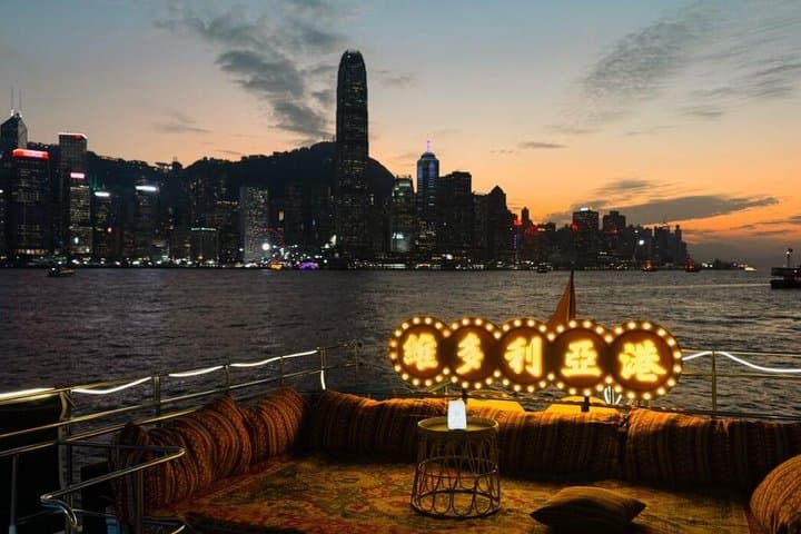 Victoria Harbour Yacht Night Cruise - DREAMER:Tourguide & Photos