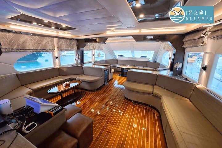 Victoria Harbour Yacht Night Cruise - DREAMER:Tourguide & Photos