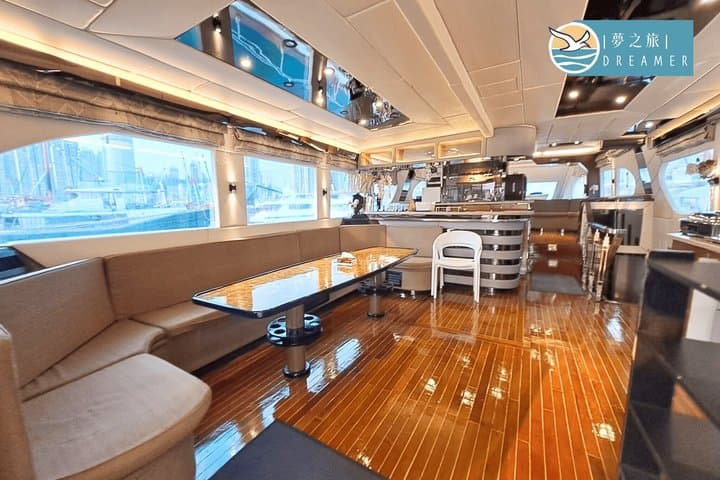 Victoria Harbour Yacht Night Cruise - DREAMER:Tourguide & Photos