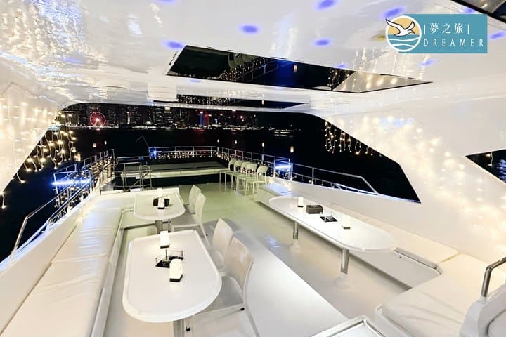 Victoria Harbour Yacht Night Cruise - DREAMER:Tourguide & Photos