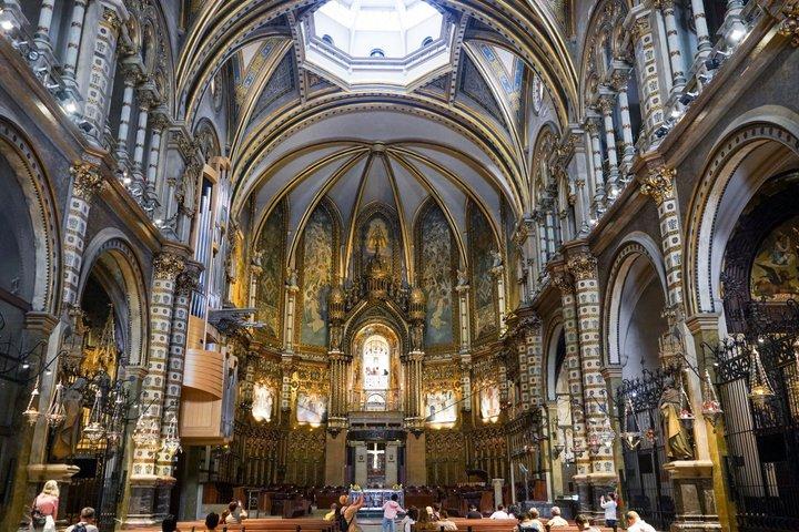 Montserrat Small Group Tour & Wine Tasting from Barcelona