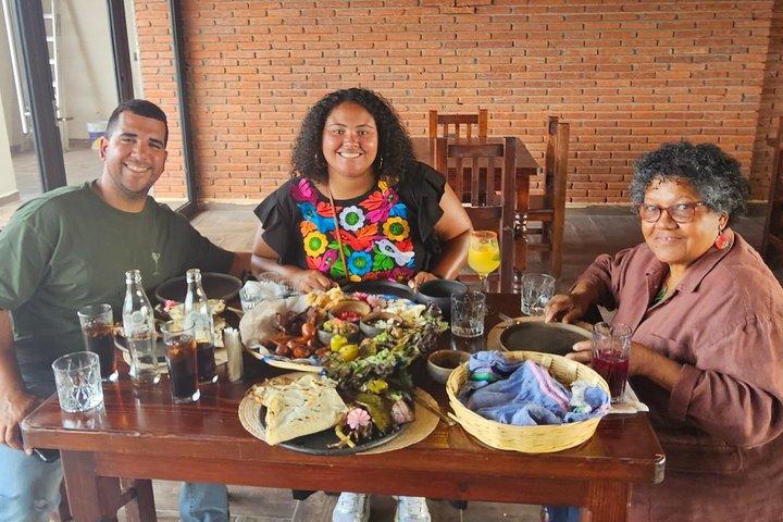 Hierve el Agua, Mezcal, textiel en Tule Tree tijdens een privétour