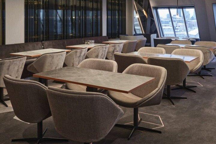 Excursion d'une journée à Tallinn avec salon d'affaires et buffet somptueux