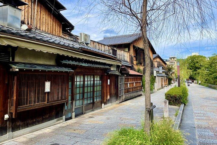 京都芸者街&隠れ家モーニングツアー