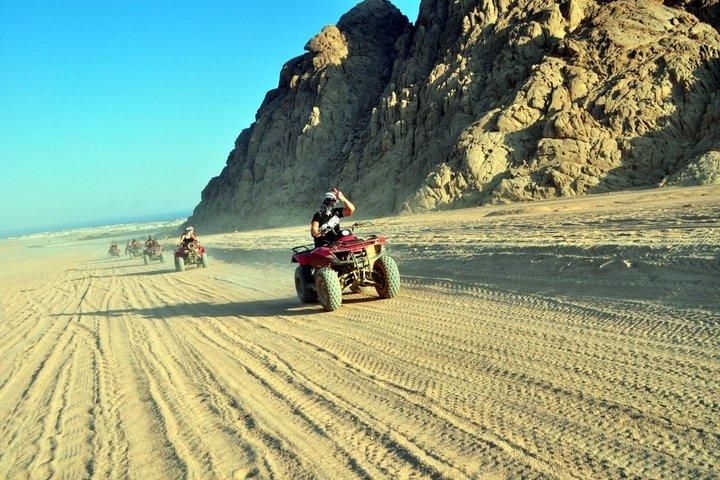 Sharm El Sheikh Safari Quad con giro in cammello e trasferimento