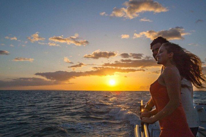 Marmaris Sunset Boat Trip mit Badestopps und unbegrenzten Getränken
