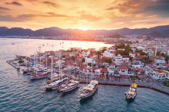 Marmaris Sunset Boat Trip mit Badestopps und unbegrenzten Getränken