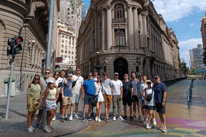 Raíces y Relatos de la Capital con City Tour por Santiago