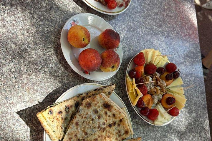 歴史とガストロの小グループツアー(料理とワイン付き)
