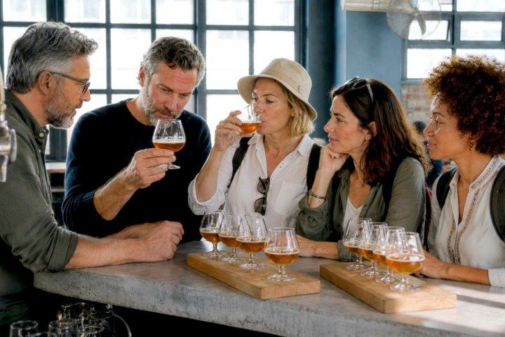 Roma : Tour privado de cata de cerveza artesanal con bocados locales