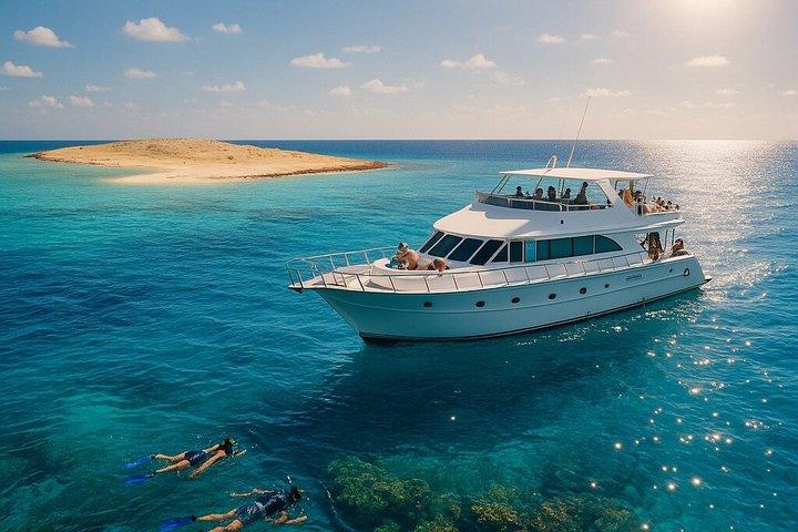 Ras Mohamed & White Island Luxus Yacht Trip Sharm el Sheikh