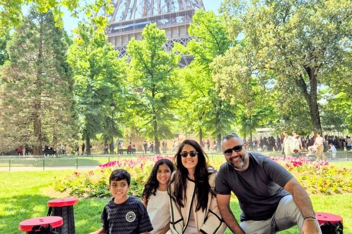Exclusive Gourmet Picnic Experience at the Eiffel Tower