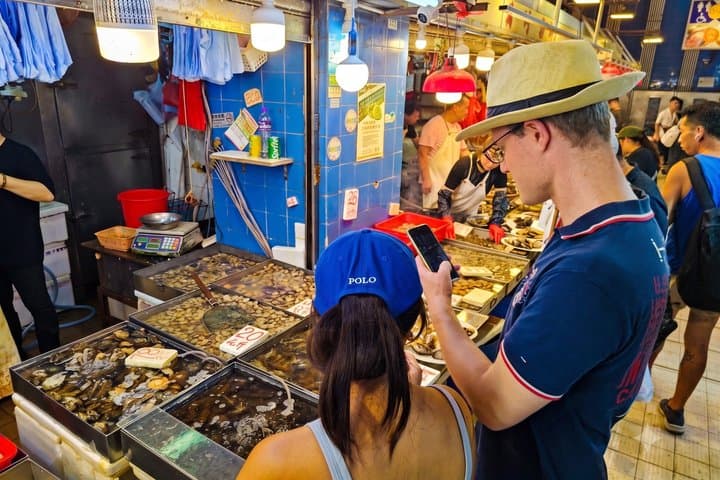 Hong Kong: Fresh Produce Market and Cook-to-Order Food Tour