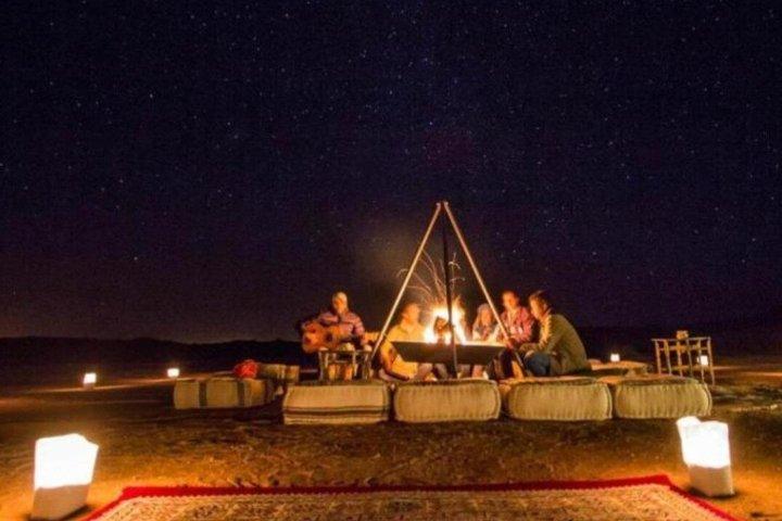 Erg Chebbi Camel Trek. nuit au camp de luxe