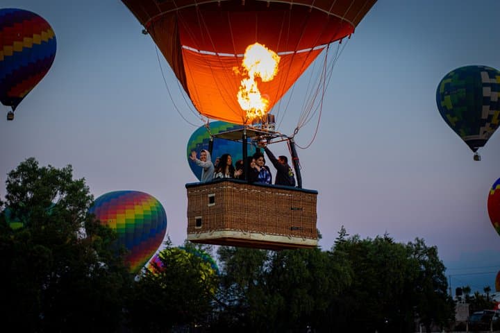 Balloon Flight + Natural Cave Breakfast + Pick up + Pyramids