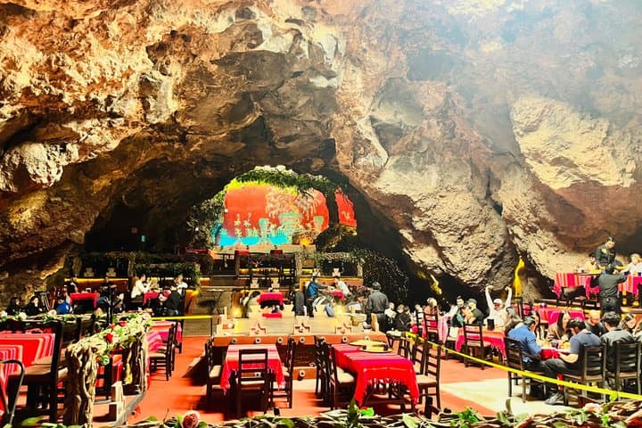 Teotihuacan All Inclusive CDMX : Transfer,Breakfast in Cave and Guide