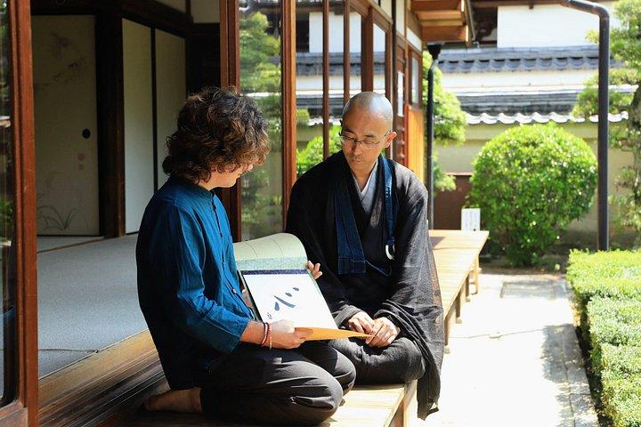 京都・寿章院で書道体験