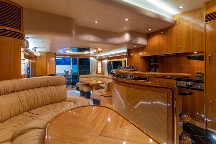 Luxury Yacht Sunset Cruise & Night Swim Experience (sem multidões)