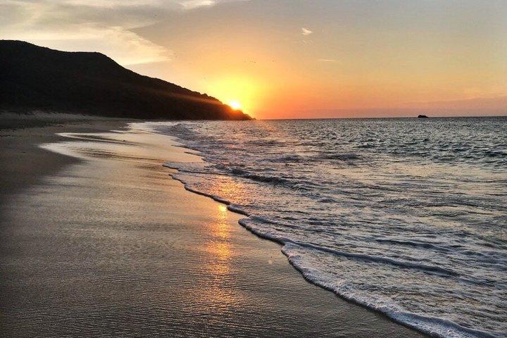 Luxus Yacht Sunset Cruise & Night Swim Experience (keine Menschenmassen)