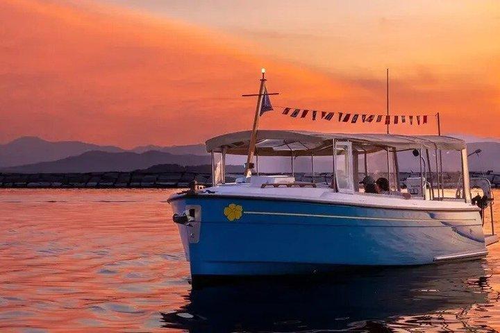 Crociera pubblica in barca al tramonto sul lago Champlain
