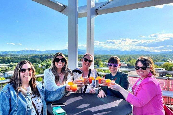 Cocktails, vistas e histórias locais em Asheville Rooftop Tour