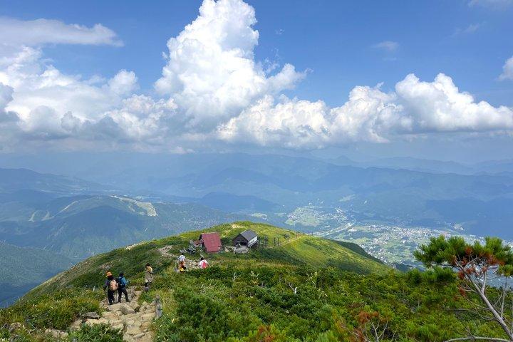 1 Tagestour Wanderung zum Happo-ike Pond und den heißen Quellen in Hakuba