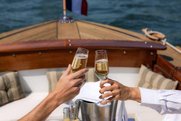 Crociera privata sul fiume Senna Tour in barca di lusso a Parigi