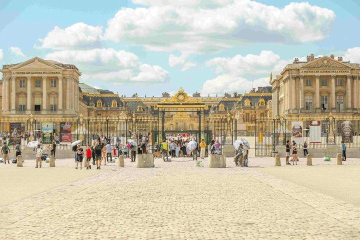 Versailles Palace, Gardens Tour with Private Transfers from Paris