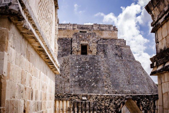 Uxmal, dois cenotes incríveis e passeio de comida local a partir de Mérida