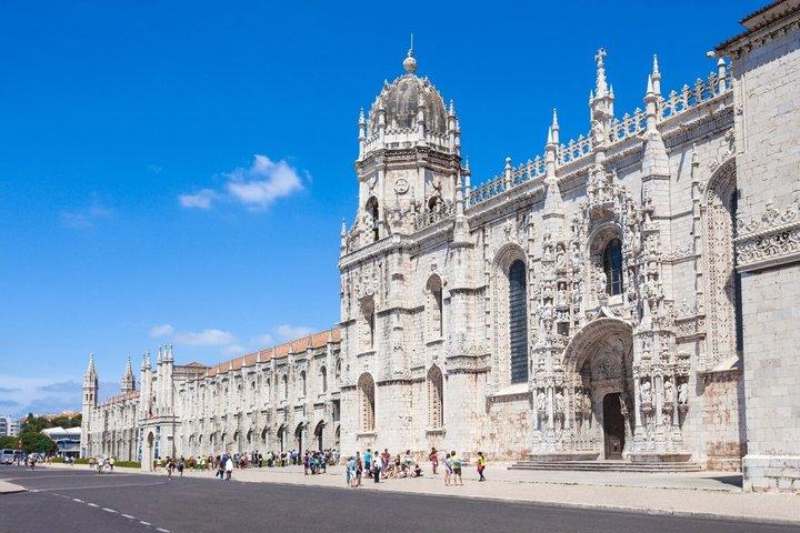 Lisbon Cristo Rei Belem Sightseeing Tour with Hotel Pick Up