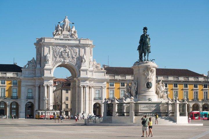Lisbon Cristo Rei Belem Sightseeing Tour with Hotel Pick Up