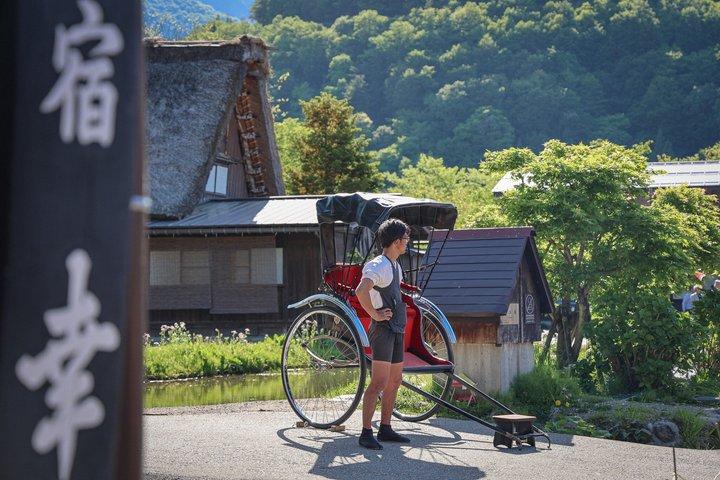 高山発ローカルガイド付き白川郷プライベート日帰り旅行