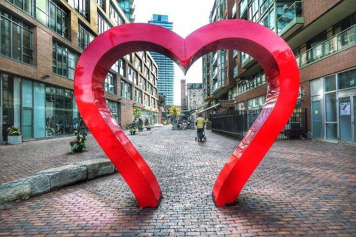 Toronto's Heritage and Highlights Tour
