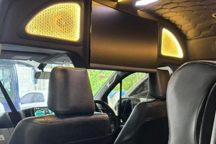 スラバヤプライベートミニバンチャーター(運転手付き)