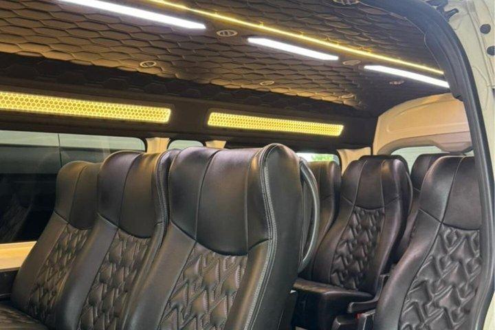 スラバヤプライベートミニバンチャーター(運転手付き)