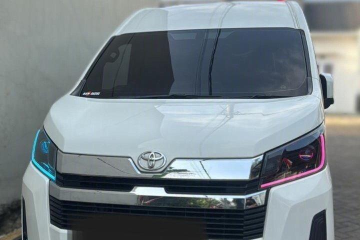 スラバヤプライベートミニバンチャーター(運転手付き)