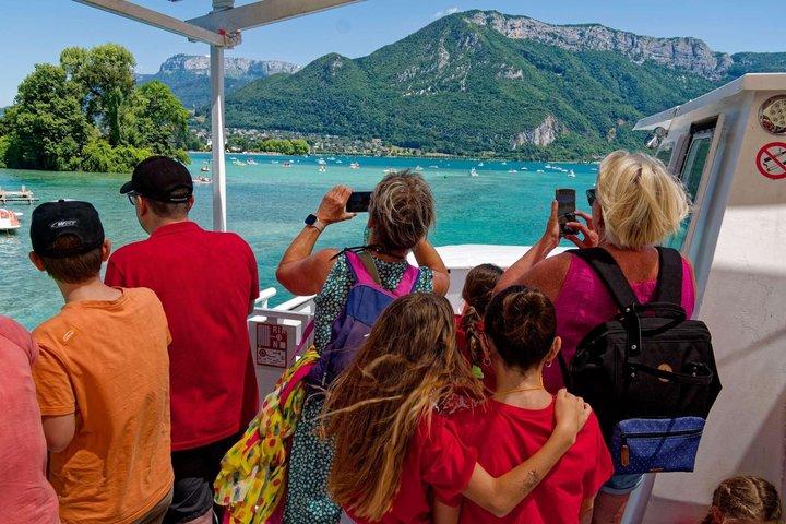 Annecy Lake Walking Tour Experience with Lake Cruise