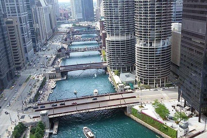 Seværdigheder i nærheden af Chicago River Floating Tiki Bar Cruise